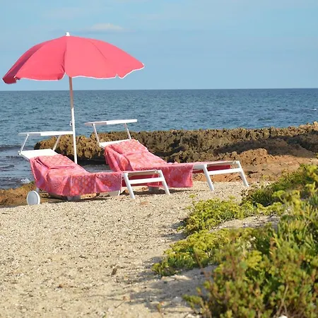 Il Rifugio Dello Scoglio オストゥーニ